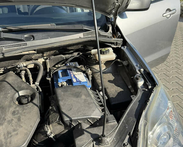 Серый Мазда 5, объемом двигателя 2 л и пробегом 177 тыс. км за 7500 $, фото 5 на Automoto.ua