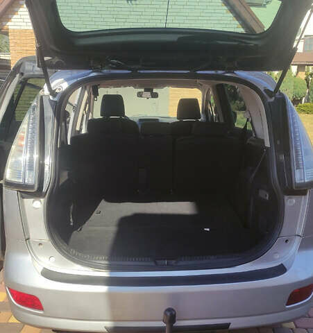 Серый Мазда 5, объемом двигателя 2 л и пробегом 282 тыс. км за 6100 $, фото 18 на Automoto.ua