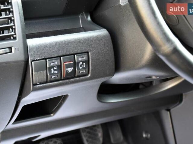 Серый Мазда 5, объемом двигателя 2 л и пробегом 235 тыс. км за 7200 $, фото 26 на Automoto.ua