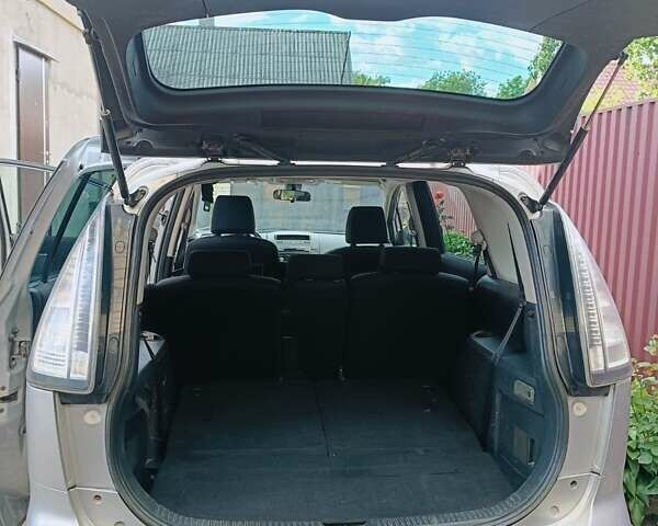 Серый Мазда 5, объемом двигателя 2 л и пробегом 282 тыс. км за 6100 $, фото 9 на Automoto.ua