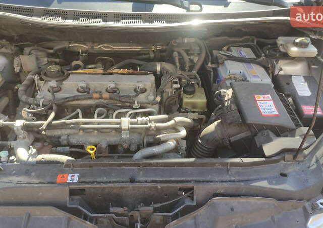 Серый Мазда 5, объемом двигателя 2 л и пробегом 282 тыс. км за 6100 $, фото 19 на Automoto.ua