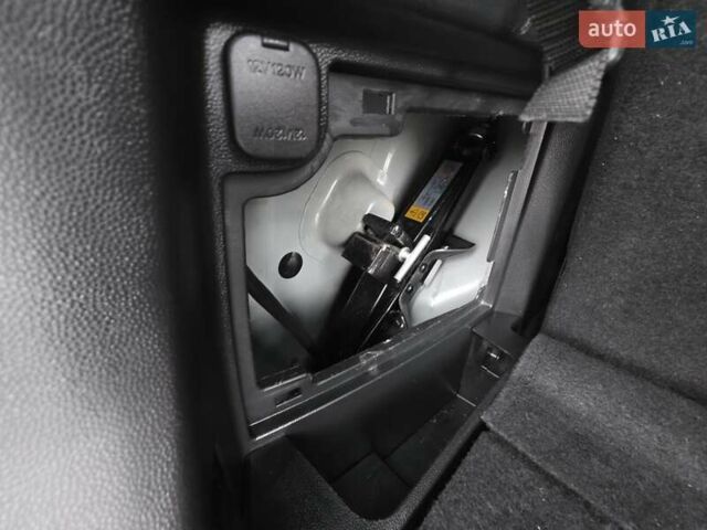 Серый Мазда 5, объемом двигателя 2 л и пробегом 280 тыс. км за 6650 $, фото 52 на Automoto.ua