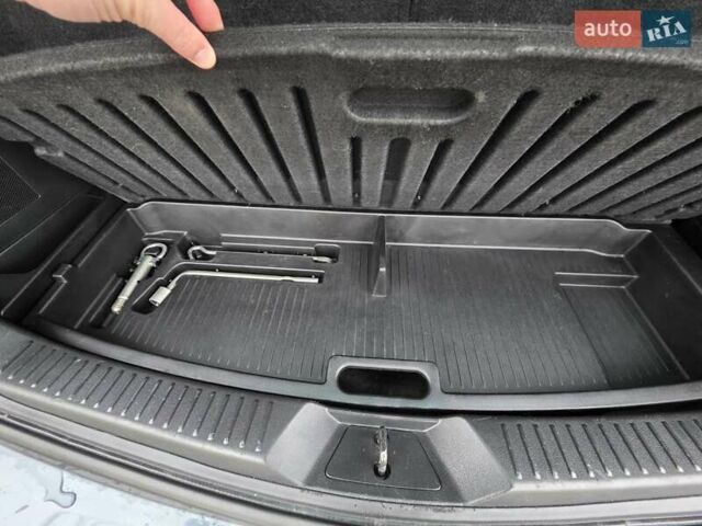 Серый Мазда 5, объемом двигателя 2 л и пробегом 280 тыс. км за 6650 $, фото 51 на Automoto.ua