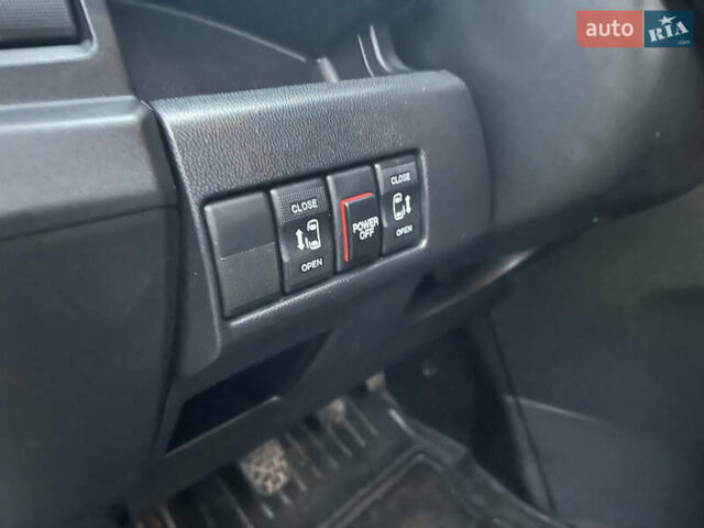 Серый Мазда 5, объемом двигателя 1.6 л и пробегом 152 тыс. км за 7700 $, фото 7 на Automoto.ua