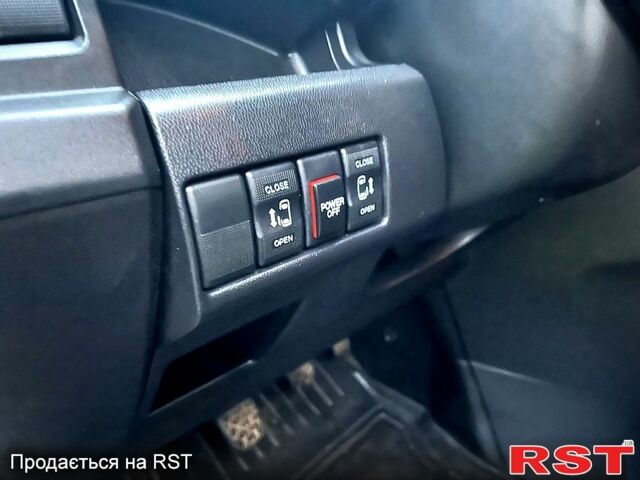 Сірий Мазда 5, об'ємом двигуна 1.6 л та пробігом 152 тис. км за 7700 $, фото 6 на Automoto.ua