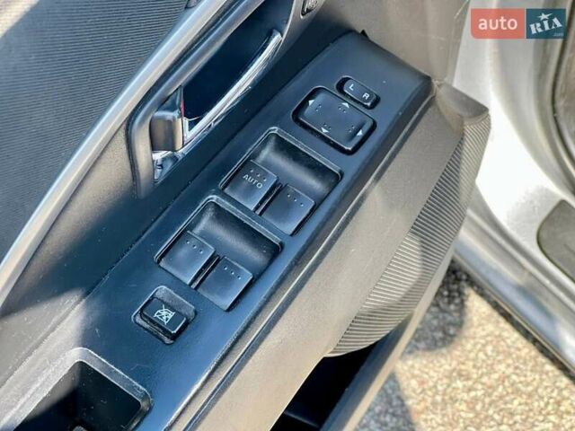 Серый Мазда 5, объемом двигателя 2.5 л и пробегом 350 тыс. км за 7000 $, фото 12 на Automoto.ua