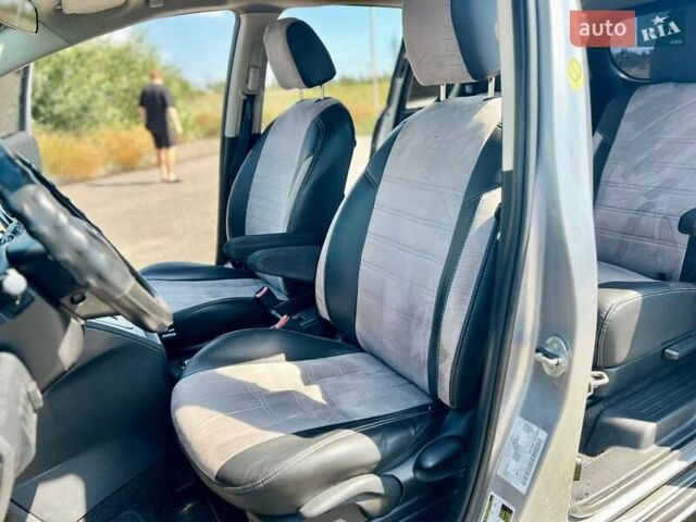 Серый Мазда 5, объемом двигателя 2.5 л и пробегом 350 тыс. км за 7000 $, фото 3 на Automoto.ua