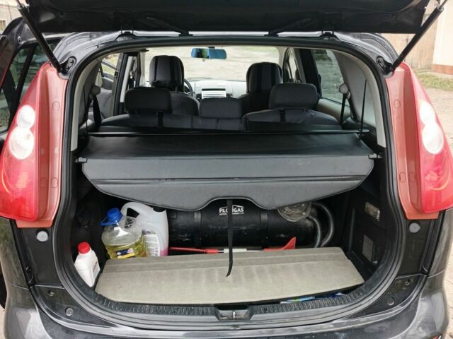 Серый Мазда 5, объемом двигателя 1.8 л и пробегом 258 тыс. км за 4500 $, фото 5 на Automoto.ua