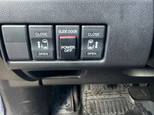 Сірий Мазда 5, об'ємом двигуна 2 л та пробігом 300 тис. км за 3500 $, фото 10 на Automoto.ua