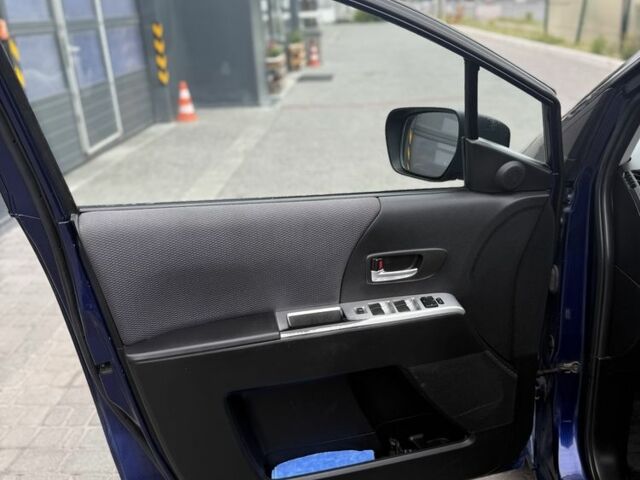 Синій Мазда 5, об'ємом двигуна 2 л та пробігом 214 тис. км за 4500 $, фото 7 на Automoto.ua