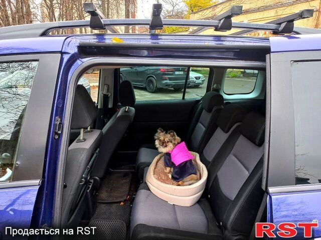 Синий Мазда 5, объемом двигателя 1.8 л и пробегом 300 тыс. км за 5400 $, фото 5 на Automoto.ua