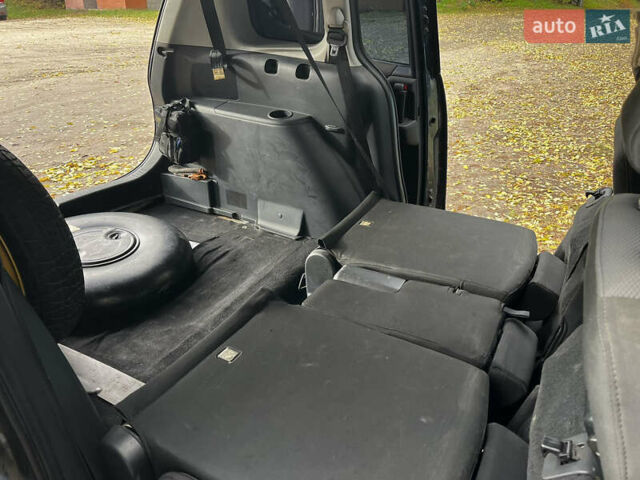 Синій Мазда 5, об'ємом двигуна 2 л та пробігом 229 тис. км за 4900 $, фото 17 на Automoto.ua