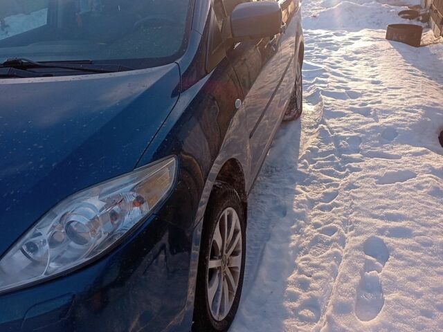 Синий Мазда 5, объемом двигателя 2 л и пробегом 200 тыс. км за 5500 $, фото 2 на Automoto.ua