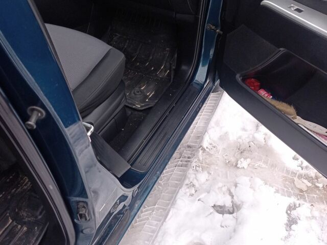 Синий Мазда 5, объемом двигателя 2 л и пробегом 200 тыс. км за 5500 $, фото 3 на Automoto.ua