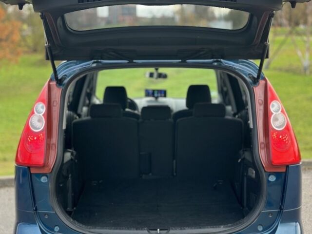 Синій Мазда 5, об'ємом двигуна 2 л та пробігом 226 тис. км за 2700 $, фото 4 на Automoto.ua