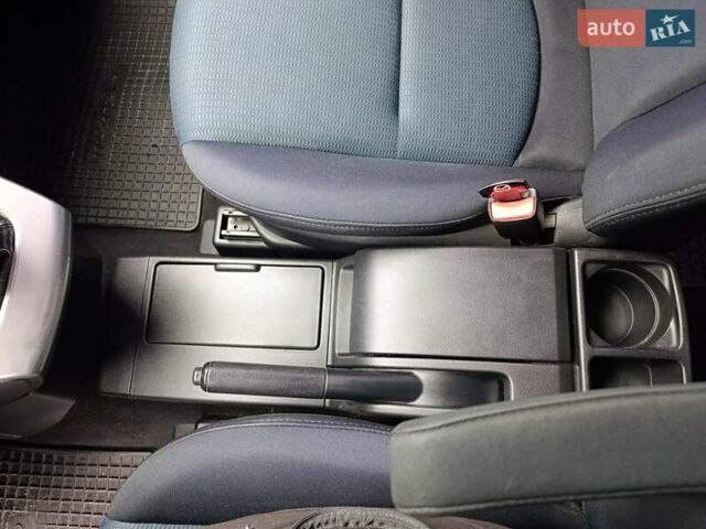 Синий Мазда 5, объемом двигателя 2 л и пробегом 207 тыс. км за 7200 $, фото 24 на Automoto.ua