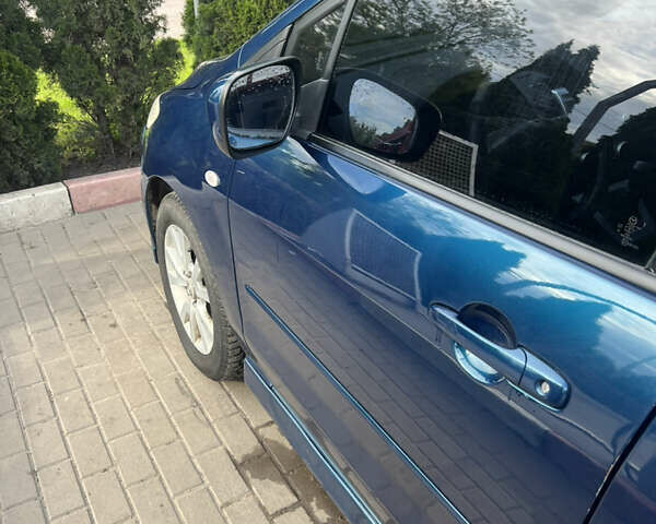 Синий Мазда 5, объемом двигателя 2 л и пробегом 250 тыс. км за 5500 $, фото 1 на Automoto.ua