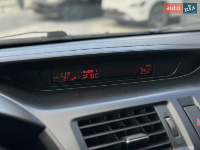 Синій Мазда 5, об'ємом двигуна 1.6 л та пробігом 221 тис. км за 9300 $, фото 45 на Automoto.ua