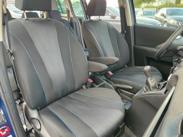 Синій Мазда 5, об'ємом двигуна 1.6 л та пробігом 153 тис. км за 8900 $, фото 19 на Automoto.ua