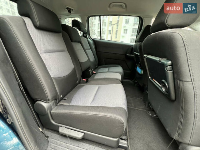 Зеленый Мазда 5, объемом двигателя 2 л и пробегом 243 тыс. км за 5350 $, фото 5 на Automoto.ua