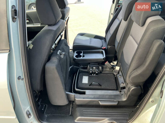 Зеленый Мазда 5, объемом двигателя 2 л и пробегом 338 тыс. км за 3800 $, фото 6 на Automoto.ua
