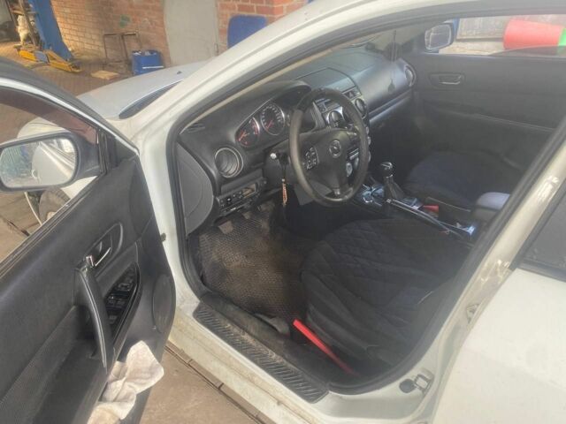 Білий Мазда 6, об'ємом двигуна 1.8 л та пробігом 250 тис. км за 1808 $, фото 3 на Automoto.ua