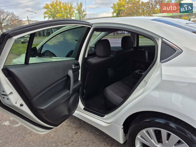 Білий Мазда 6, об'ємом двигуна 2 л та пробігом 236 тис. км за 9200 $, фото 7 на Automoto.ua