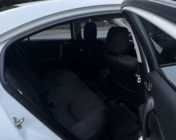 Білий Мазда 6, об'ємом двигуна 2 л та пробігом 165 тис. км за 8000 $, фото 7 на Automoto.ua