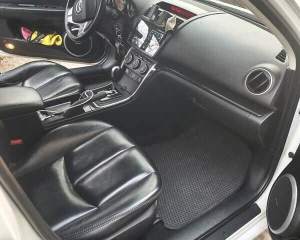 Білий Мазда 6, об'ємом двигуна 2 л та пробігом 195 тис. км за 8650 $, фото 2 на Automoto.ua