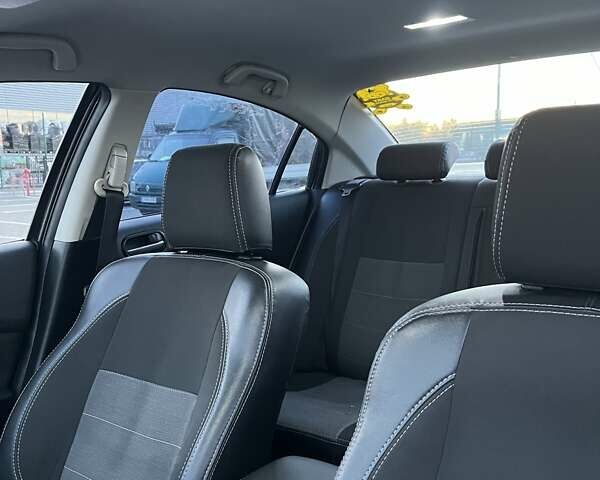 Белый Мазда 6, объемом двигателя 2 л и пробегом 216 тыс. км за 8300 $, фото 18 на Automoto.ua