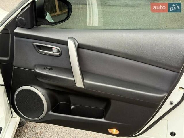 Белый Мазда 6, объемом двигателя 2 л и пробегом 197 тыс. км за 7200 $, фото 22 на Automoto.ua