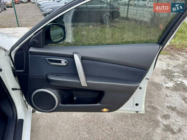 Білий Мазда 6, об'ємом двигуна 2 л та пробігом 182 тис. км за 7500 $, фото 36 на Automoto.ua