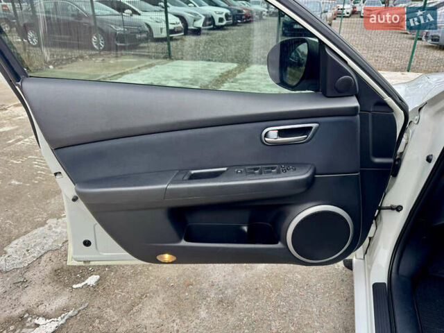 Білий Мазда 6, об'ємом двигуна 2 л та пробігом 182 тис. км за 7500 $, фото 23 на Automoto.ua