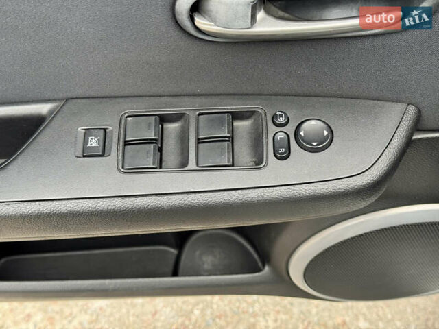 Білий Мазда 6, об'ємом двигуна 2 л та пробігом 182 тис. км за 7500 $, фото 24 на Automoto.ua