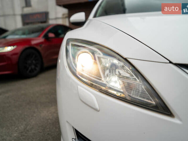 Білий Мазда 6, об'ємом двигуна 2 л та пробігом 197 тис. км за 7999 $, фото 6 на Automoto.ua
