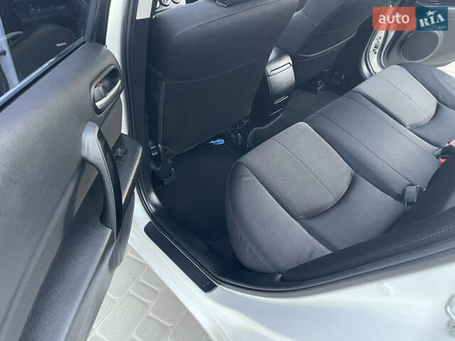 Белый Мазда 6, объемом двигателя 2 л и пробегом 255 тыс. км за 7500 $, фото 14 на Automoto.ua