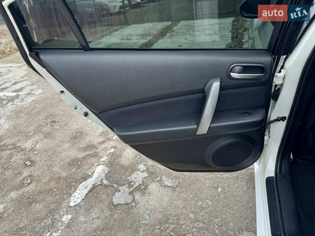 Білий Мазда 6, об'ємом двигуна 2 л та пробігом 182 тис. км за 7500 $, фото 28 на Automoto.ua