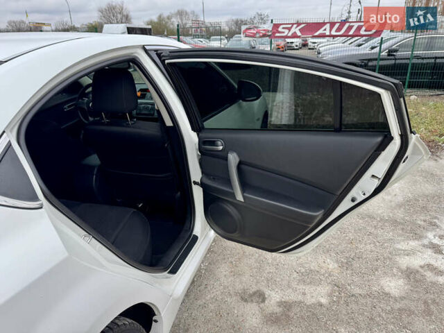 Білий Мазда 6, об'ємом двигуна 2 л та пробігом 182 тис. км за 7500 $, фото 31 на Automoto.ua
