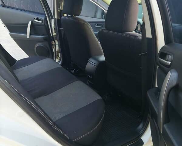 Белый Мазда 6, объемом двигателя 2 л и пробегом 164 тыс. км за 8500 $, фото 9 на Automoto.ua