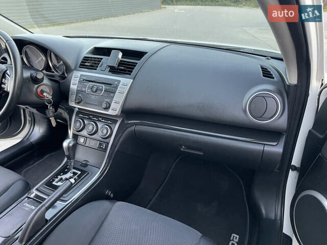 Белый Мазда 6, объемом двигателя 2 л и пробегом 255 тыс. км за 7500 $, фото 12 на Automoto.ua