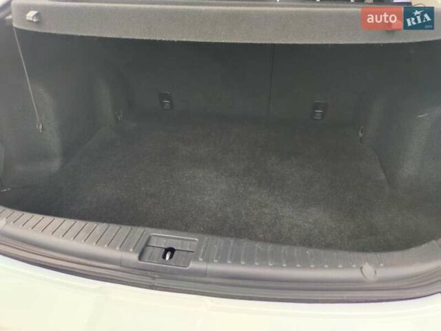 Белый Мазда 6, объемом двигателя 2 л и пробегом 234 тыс. км за 8499 $, фото 30 на Automoto.ua