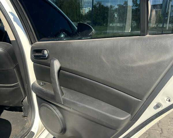 Белый Мазда 6, объемом двигателя 2.4 л и пробегом 160 тыс. км за 7200 $, фото 6 на Automoto.ua