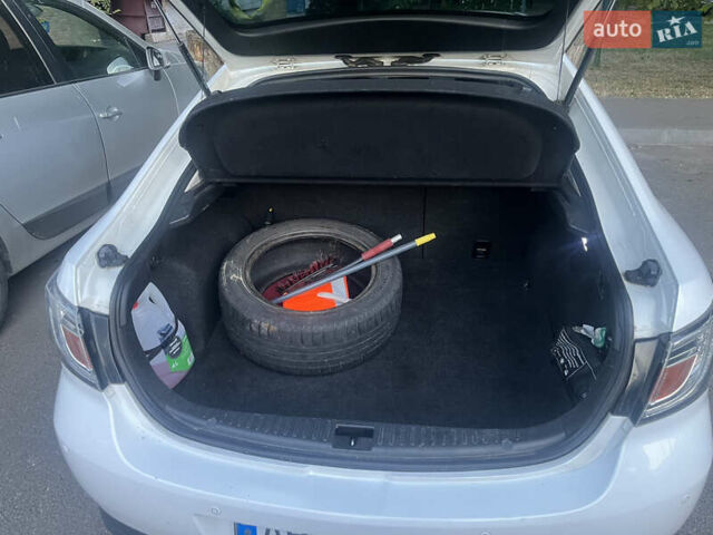 Белый Мазда 6, объемом двигателя 2.18 л и пробегом 245 тыс. км за 6666 $, фото 15 на Automoto.ua