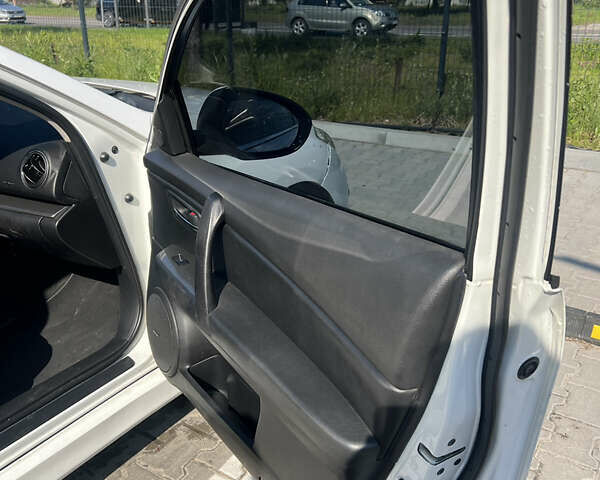 Белый Мазда 6, объемом двигателя 2.4 л и пробегом 160 тыс. км за 7200 $, фото 8 на Automoto.ua