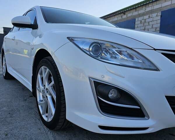 Мазда 6 2011 в Макарове на Automoto.ua Белый Мазда 6, объемом двигателя 2.49 л и пробегом 298 тыс. км за 7500 $, фото 1 на Automoto.ua