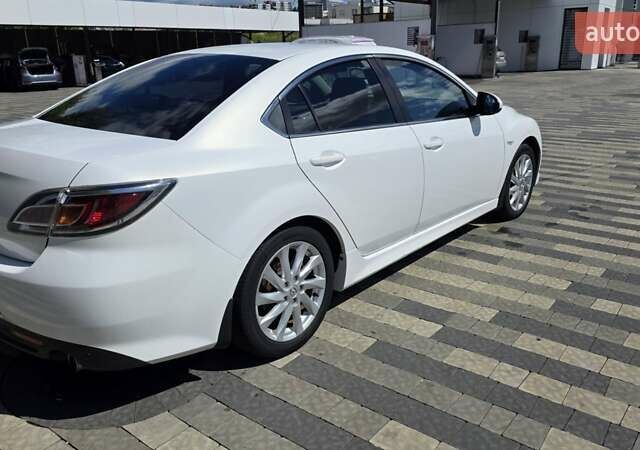 Белый Мазда 6, объемом двигателя 2 л и пробегом 167 тыс. км за 7800 $, фото 2 на Automoto.ua