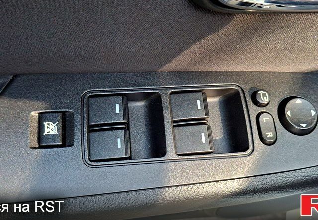 Білий Мазда 6, об'ємом двигуна 2 л та пробігом 71 тис. км за 9350 $, фото 7 на Automoto.ua