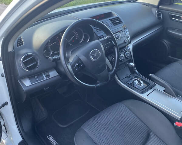 Белый Мазда 6, объемом двигателя 2 л и пробегом 165 тыс. км за 7800 $, фото 8 на Automoto.ua
