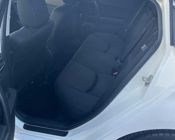 Белый Мазда 6, объемом двигателя 2 л и пробегом 165 тыс. км за 7800 $, фото 9 на Automoto.ua