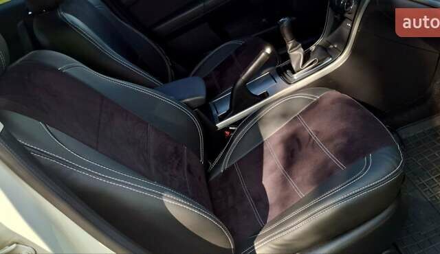 Белый Мазда 6, объемом двигателя 2 л и пробегом 71 тыс. км за 9250 $, фото 60 на Automoto.ua